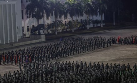 Maduro dziękuje armii za "oparcie się zdradzieckiemu spiskowi"
