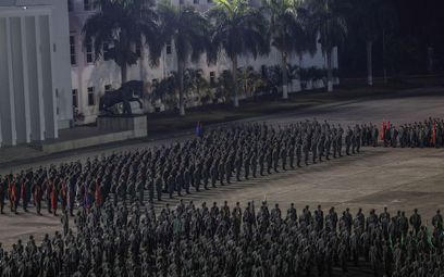 Maduro dziękuje armii za "oparcie się zdradzieckiemu spiskowi"