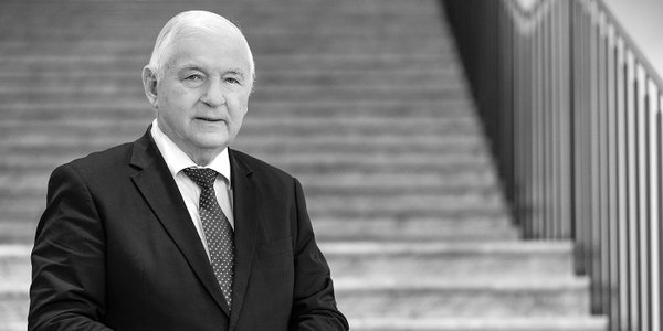 Zmarł profesor Stanisław Gomułka, wybitny ekonomista i główny ekonomista BCC