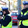 Policjanci w czasie kontroli prędkości