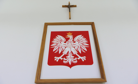 Zakaz wieszania krzyży w warszawskim magistracie. RPO odpowiedział Kalecie