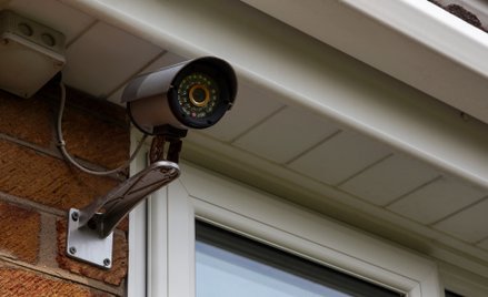 Bezprecedensowy wyrok NSA ws. przydomowych kamer, które obejmują posesje sąsiadów