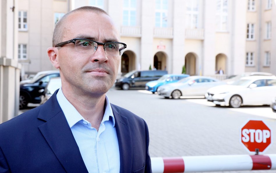 Jakub Banaś ma problemy z prawem, ale prokuratura nie pociąga go do odpowiedzialności