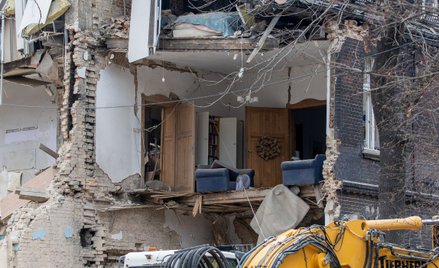 Prace na miejscu wybuchu gazu w trzypiętrowej kamienicy w Katowicach-Szopienicach