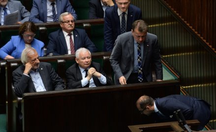 Kierownictwo PiS ostrzega posłów partii: Trzy ustawy albo jesienne wybory