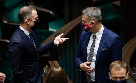 Opozycja połączyła siły, by przełożyć debatę o 24 godziny.