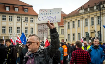 Szejnfeld: KOD? Muzyka i radość. PiS? Wrogość