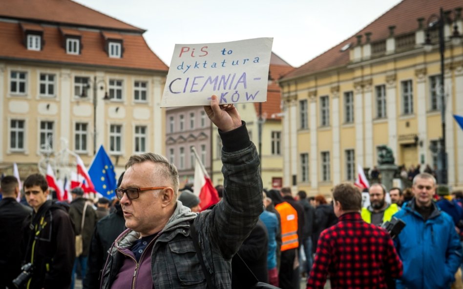 Szejnfeld: KOD? Muzyka i radość. PiS? Wrogość