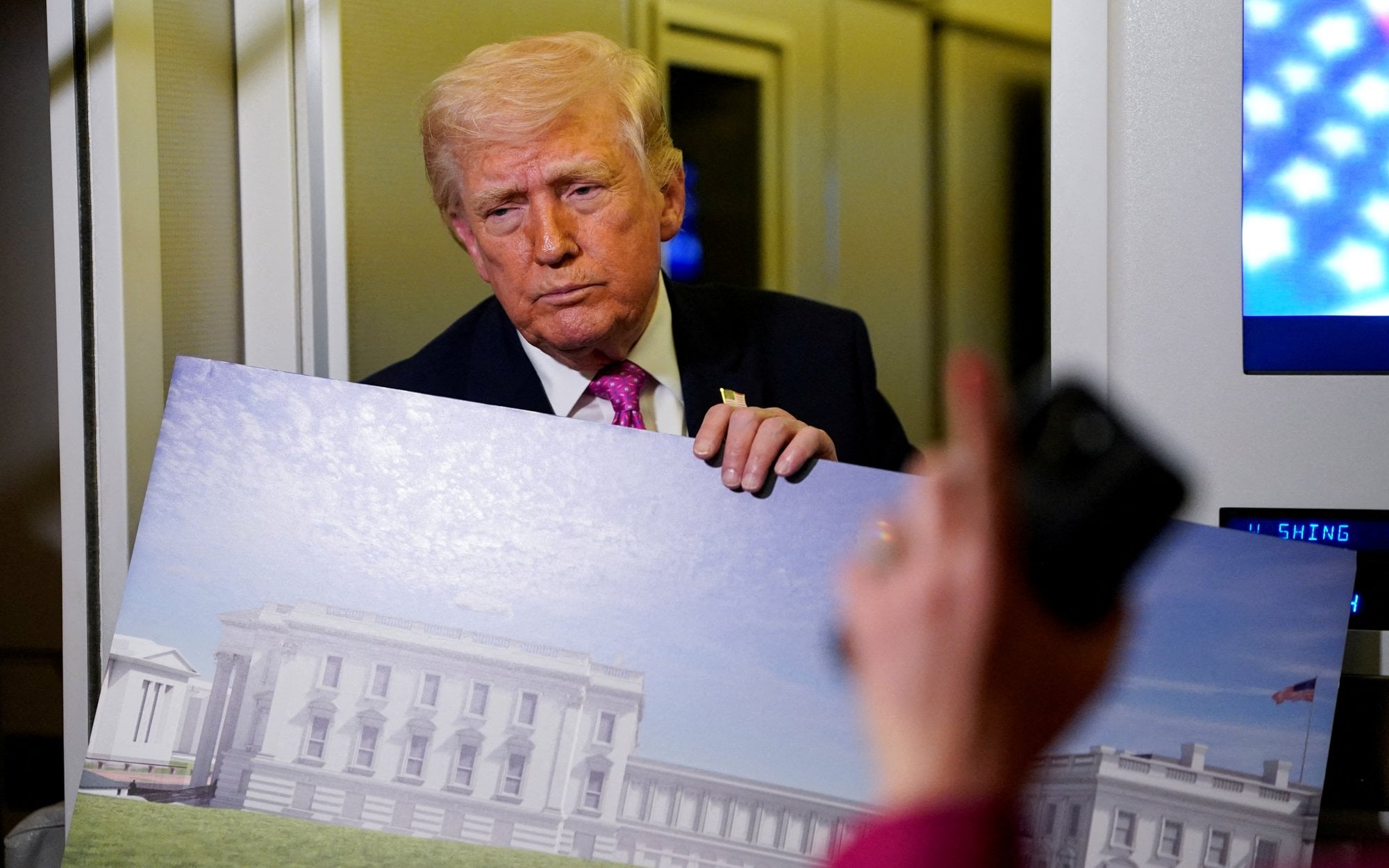 Analiza: Trump równie często mówi o „najpiękniejszej” sali balowej, co o zdrowiu