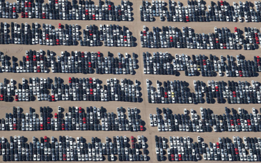 Dealerzy w Polsce mogą pozostać z kilkunastoma tysiącami niesprzedanych aut