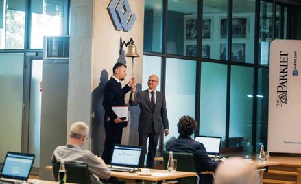 Piotr Borowski, członek zarządu GPW, i Andrzej Stec, redaktor naczelny „Parkietu”, rozpoczynają fina
