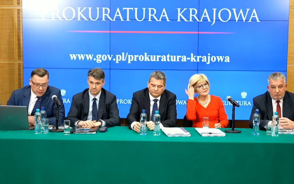 Od lewej prokuratorzy: Przemysław Nowak, Jarosław Onyszczuk, Dariusz Korneluk, Katarzyna Kwiatkowska