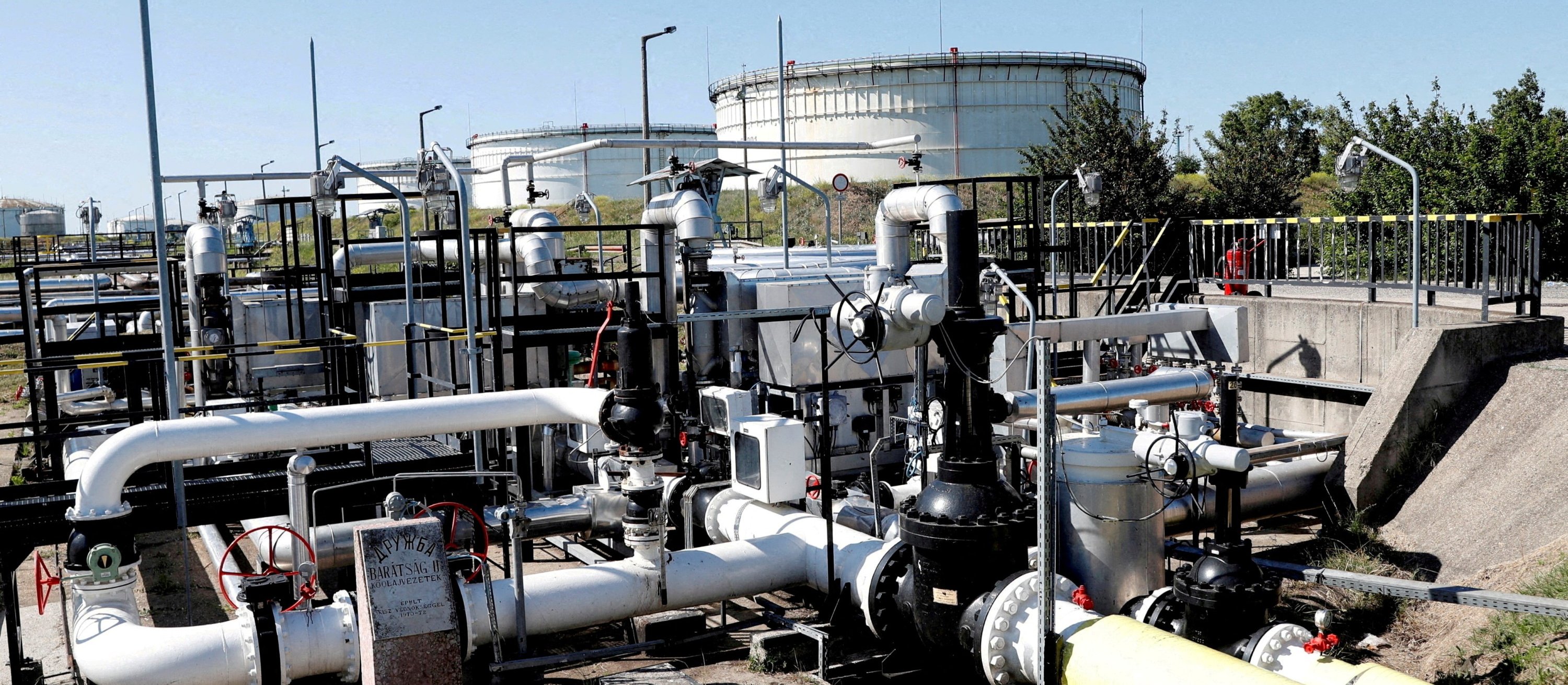 Ropa znów płynie „Przyjaźnią”. UE odblokowuje 90 mld euro dla Ukrainy