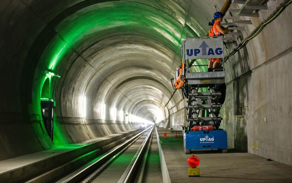 Tunelu Św. Gotarda: tunel z Poleggio do Zurychu