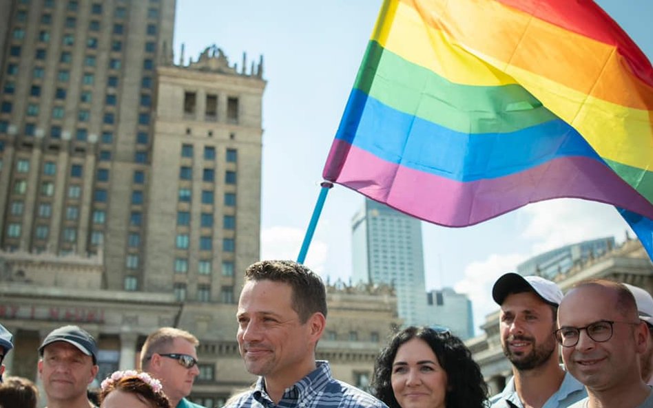 Stołeczni urzędnicy będą finalizować procesy transkrypcji zagranicznych aktów małżeństw par jednopłc
