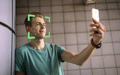 Coraz więcej banków potwierdza tożsamość klienta zakładającego konto na podstawie przesłanego selfie