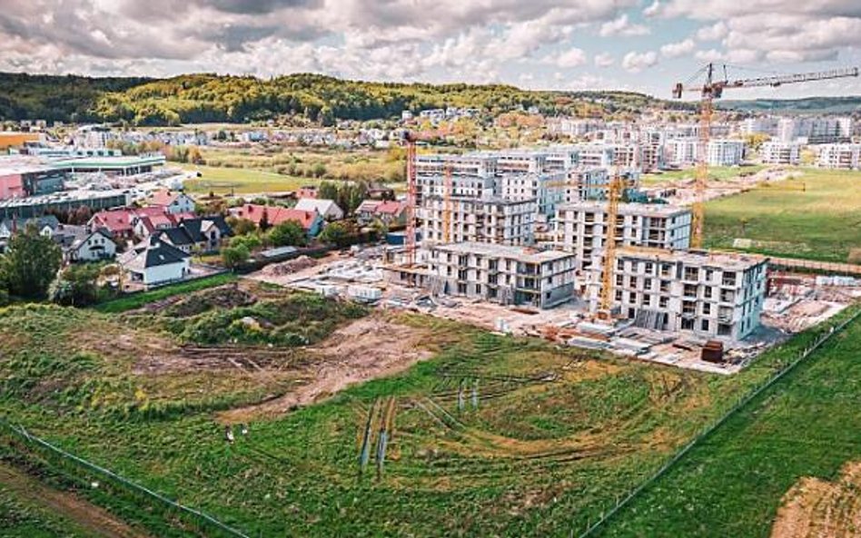 Duzi gracze mają duże zasoby, nie czują presji, by mocno inwestować w nowe grunty