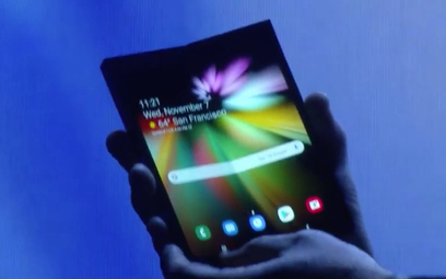 Smartfon
Samsunga z wyginanym ekranem ma wyznaczyć nowy trend w elektronice konsumenckiej