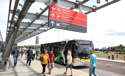 Modlińskie lotnisko działa już od dziesięciu lat. W tym czasie przyleciało na nie 9 mln pasażerów.
