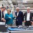 Kanclerz Merkel spotyka się często z szefami koncernów samochodowych, na zdjęciu z prezesem Daimlera
