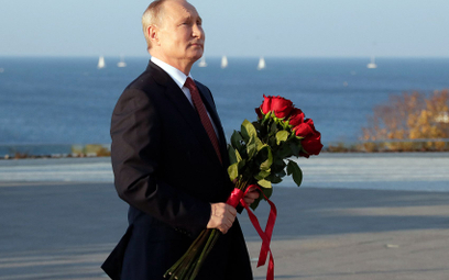 Władimir Putin w Sewastopolu pod pomnikiem ofiar rosyjskiej wojny domowej