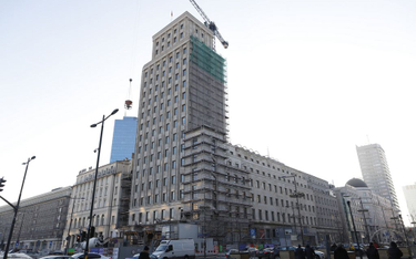 W budynku wyremontowanym w latach 1950 - 1953, hotel Warszawa działał do 2002 r.