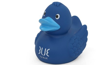 Jednym z gadżetów w sklepie TUI jest charakterystyczna gumowa niebieska kaczuszka