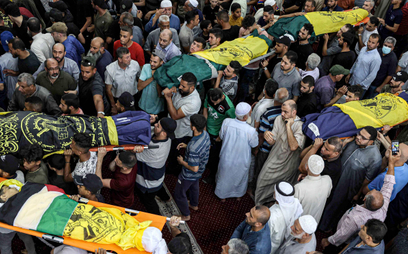 7 sierpnia, Rafah na południu Strefy Gazy. Tłumy uczestniczyły w tamtejszym meczecie w uroczystościa