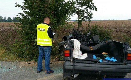 Tak wygladał passat po wypadku, w którym zginęły trzy osoby