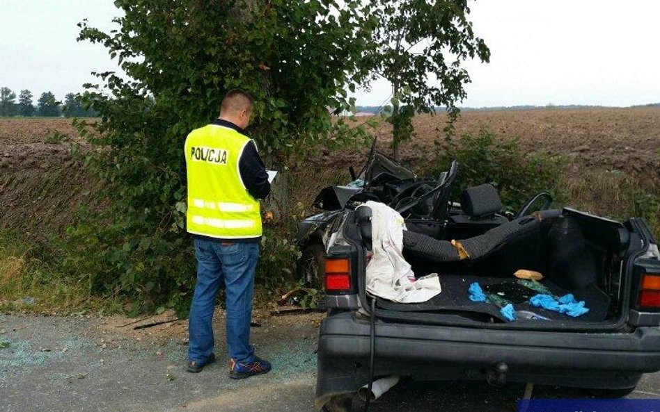 Tak wygladał passat po wypadku, w którym zginęły trzy osoby