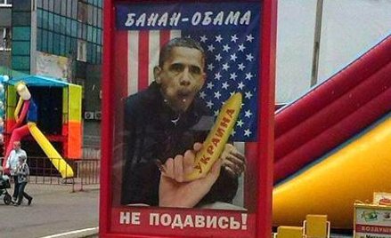 "Banan Obama" - Billboard na ulicach Łyswy - miasta w Kraju Permskim w Rosji