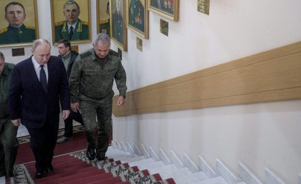 Wodzowie w sztabie w Rostowie: prezydent Putin, minister Szojgu (z prawej), szef sztabu generalnego 