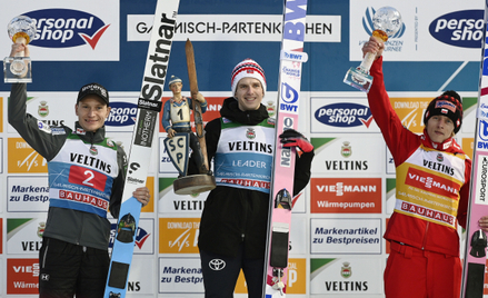 Podium turnieju w Garmisch-Partenkirchen (od lewej): drugi Anze Lanisek, zwycięzca Halvor Egner Gran