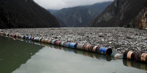Rośnie gigantyczna góra śmieci. Eksperci: Sytuacja wymknęła się spod kontroli