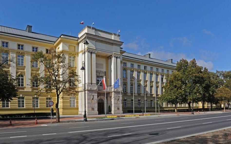 Będą zwolnienia w administracji