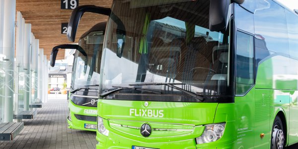Autobus z Warszawy do Tallina wypadł z drogi na Litwie. Trwa ustalanie liczby rannych