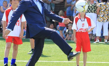 Premier znów gra "w nogę", kibice protestują