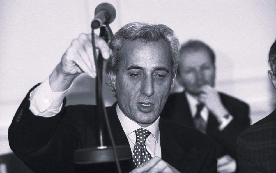 Nicola Grauso na konferencji prasowej w Warszawie w styczniu 1994 roku