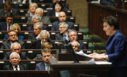 Partia Jarosława Kaczyńskiego jest w trudnej sytuacji, bo wrześniowe referendum dotyczy głównie kwes