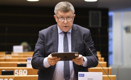 Zbigniew Kuźmiuk ws. budżetu UE: Nie tracimy żadnych pieniędzy