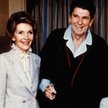 Ronald Reagan z żoną Nancy, pięć dni po zamachu