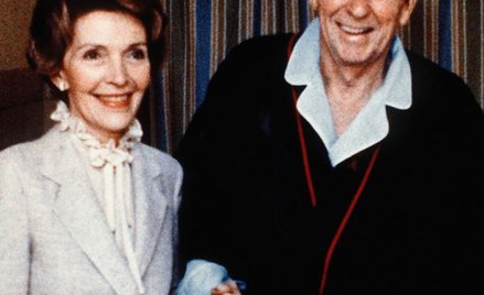 Ronald Reagan z żoną Nancy, pięć dni po zamachu
