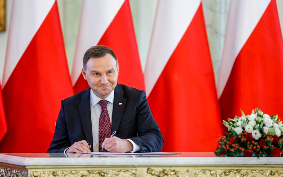 Czy prezydent powinien podpisać ustawę o wolnym 12 listopada?