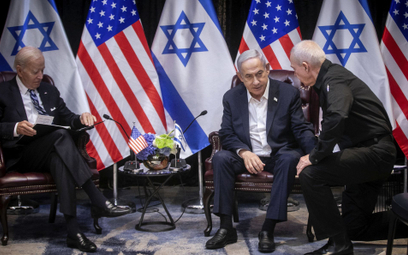 Joe Biden, Beniamin Netanjahu i Jo'aw Gallant