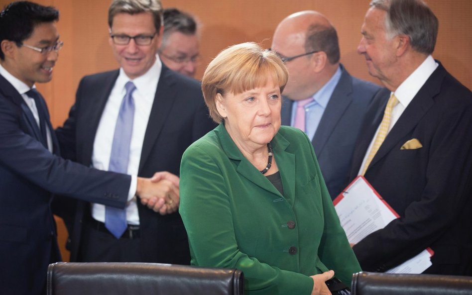 Nie wiadomo, czy z tymi kolegami Angela Merkel spotka się w nowej pracy. Wczoraj (z lewej) stali za 