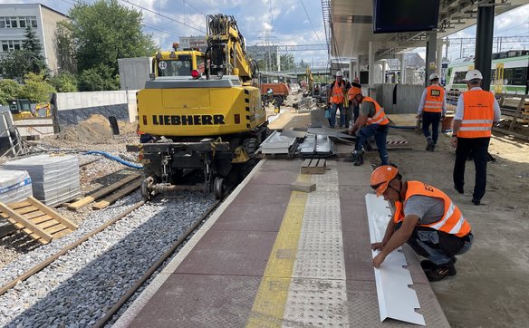 Na peronie trzecim Dworca Gdańskiego także trwają intensywne prace