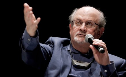 Salman Rushdie przez 13 lat musiał żyć w ukryciu i pod ochroną