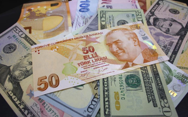 Turcja: Lira słabnie po zwolnieniu szefa banku centralnego