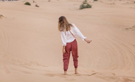 Haremki stały się jednym z najmodniejszych modeli spodni tej wiosny i lata, zarówno w modzie kobiece