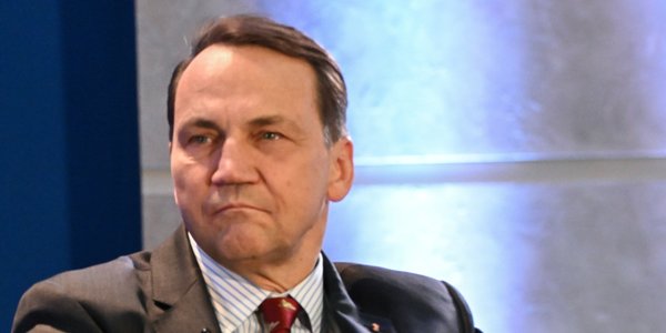 Burza po wpisie Jad Waszem dotyczącym Polski. Zareagował m.in. Radosław Sikorski
